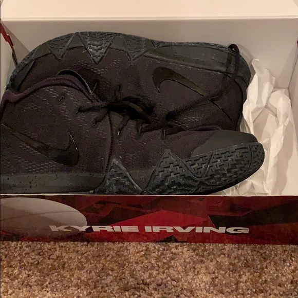 Kyrie 4 Basketball shoes - Picture 1 of 5